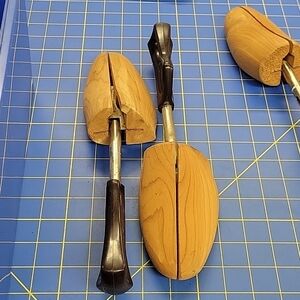 Vintage Travel Tree Cedar Shoe Keeper by Rochester Co Plastic Handle